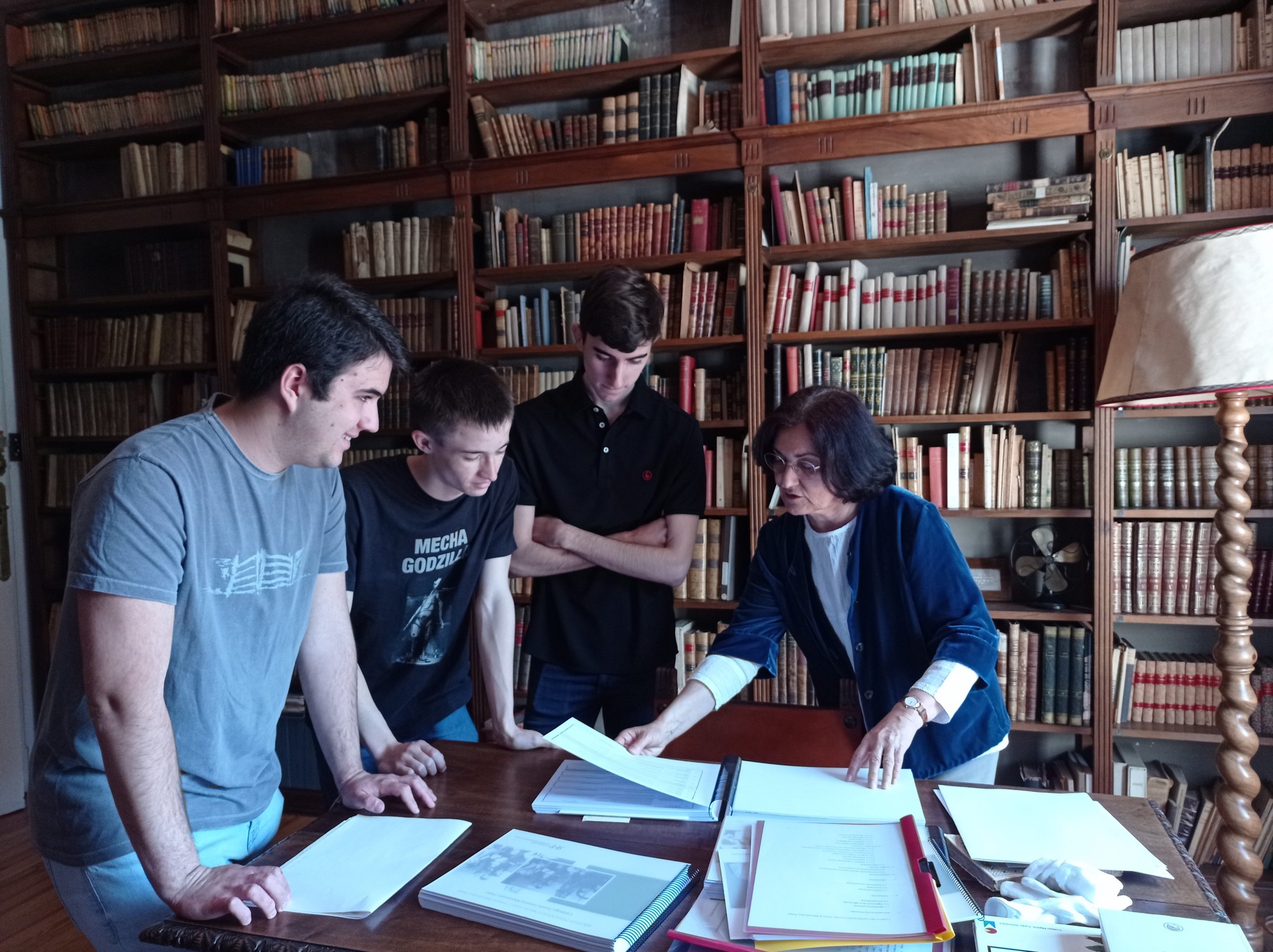 Alumnos de estudio en la Biblioteca de la FRMP